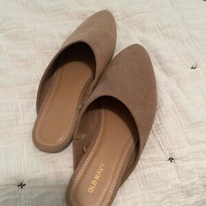 Ladies suede tan mules